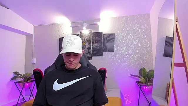 Snapshot of nils_saint chatting on 11.09.25 nils saint online show from 11.09.25