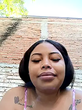 Snapshot of Naomi-Summer chatting on 11.13.25 Naomi-Summer online show from 11.13.25