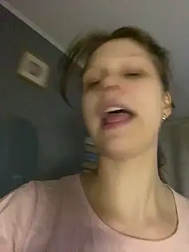 Snapshot of Lunliss chatting on 09.23.25 Lunliss online show from 09.23.25