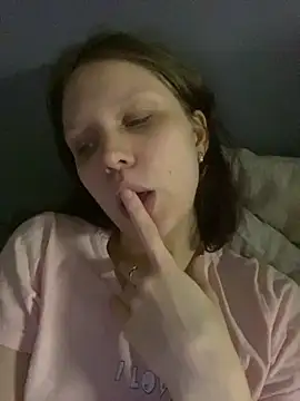 Snapshot of Lunliss chatting on 10.19.25 Lunliss online show from 10.19.25