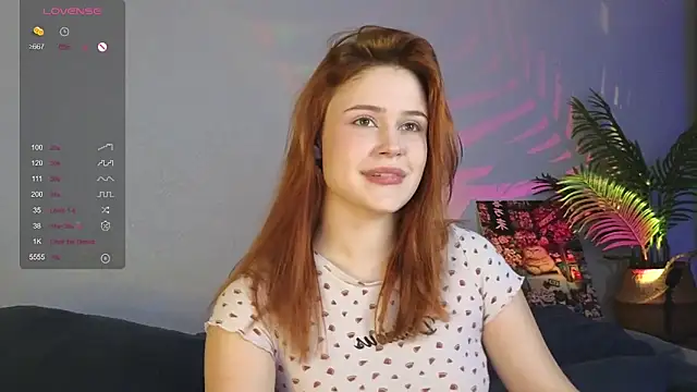 Snapshot of Alice_Wyliee chatting on 11.01.25 Alice Wyliee online show from 11.01.25