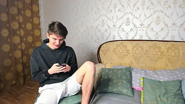 Snapshot of SherlockMax chatting on 10.02.25 SherlockMax online show from 10.02.25