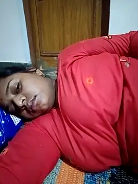 Snapshot of Hot_crety chatting on 09.25.25 Hot crety online show from 09.25.25