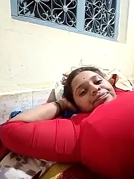 Snapshot of Hot_crety chatting on 10.08.25 Hot crety online show from 10.08.25