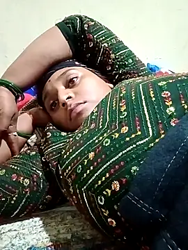 Snapshot of Hot_crety chatting on 10.17.25 Hot crety online show from 10.17.25