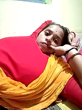 Snapshot of Hot_crety chatting on 10.29.25 Hot crety online show from 10.29.25