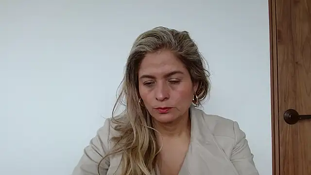 Snapshot of linda-mature43 chatting on 09.17.25 linda-mature43 online show from 09.17.25