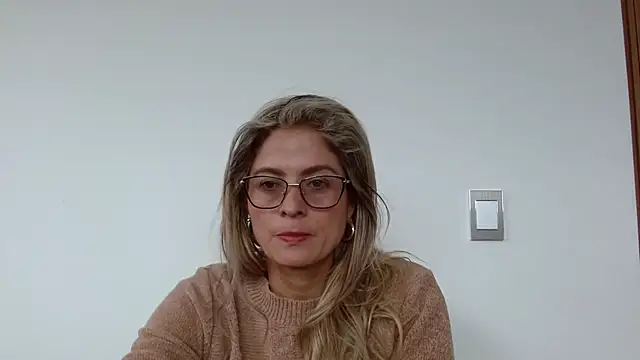 Snapshot of linda-mature43 chatting on 09.18.25 linda-mature43 online show from 09.18.25