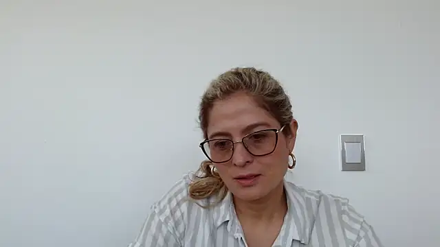 Snapshot of linda-mature43 chatting on 09.22.25 linda-mature43 online show from 09.22.25