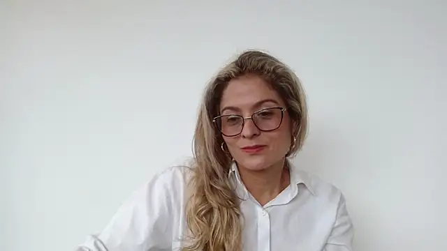 Snapshot of linda-mature43 chatting on 10.03.25 linda-mature43 online show from 10.03.25