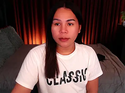 Snapshot of TransAlena95 chatting on 10.14.25 TransAlena95 online show from 10.14.25