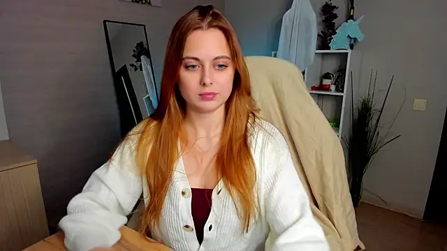 Snapshot of Alice_Wander chatting on 11.11.25 Alice Wander online show from 11.11.25