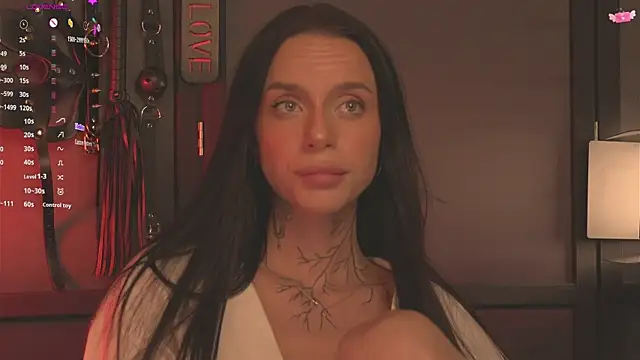 Snapshot of livia_starwars chatting on 09.18.25 livia starwars online show from 09.18.25