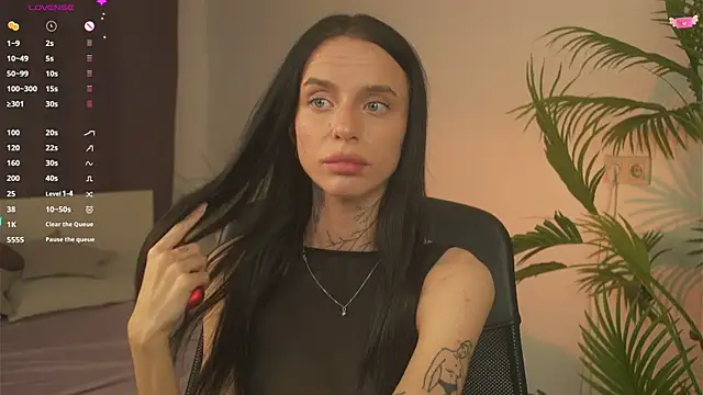 Snapshot of livia_starwars chatting on 09.25.25 livia starwars online show from 09.25.25