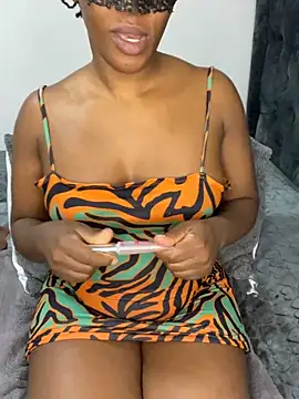 Snapshot of wellbuiltDiosa chatting on 10.02.25 wellbuiltDiosa online show from 10.02.25