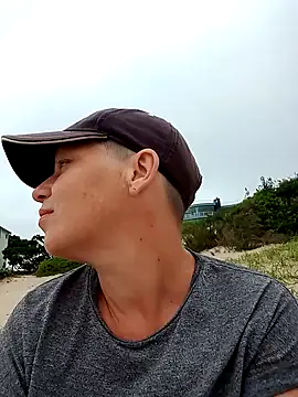 Snapshot of ComeAsYouAre chatting on 11.14.25 ComeAsYouAre online show from 11.14.25