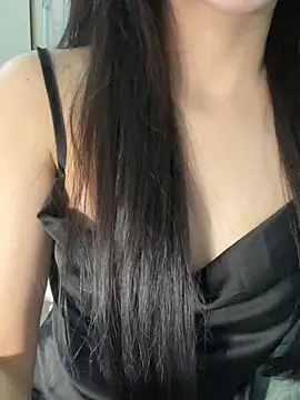 Snapshot of Dior_baby chatting on 09.18.25 Dior baby online show from 09.18.25