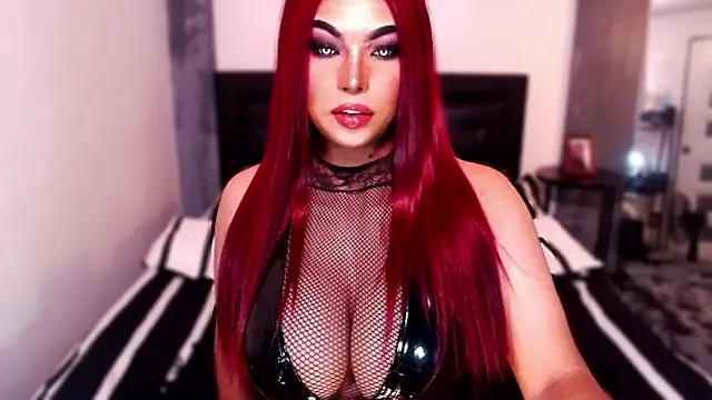 Snapshot of xTrixieMae chatting on 11.06.25 xTrixieMae online show from 11.06.25