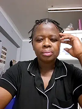 Snapshot of cairococo chatting on 09.28.25 cairococo online show from 09.28.25