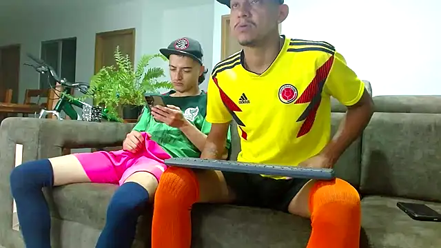 Snapshot of skinny23cm chatting on 12.11.24 skinny23cm online show from 12.11.24