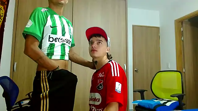 Snapshot of skinny23cm chatting on 12.16.24 skinny23cm online show from 12.16.24