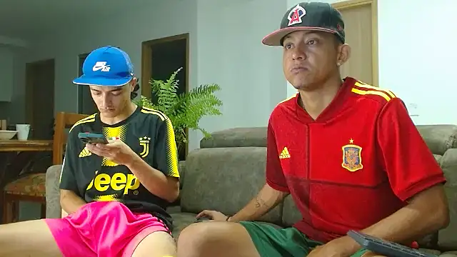 Snapshot of skinny23cm chatting on 12.18.24 skinny23cm online show from 12.18.24