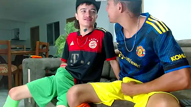 Snapshot of skinny23cm chatting on 12.28.24 skinny23cm online show from 12.28.24