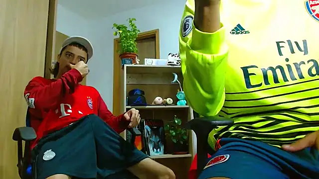 Snapshot of skinny23cm chatting on 10.03.25 skinny23cm online show from 10.03.25