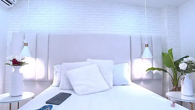 Snapshot of Sophie_DearGB chatting on 09.23.25 Sophie DearGB online show from 09.23.25