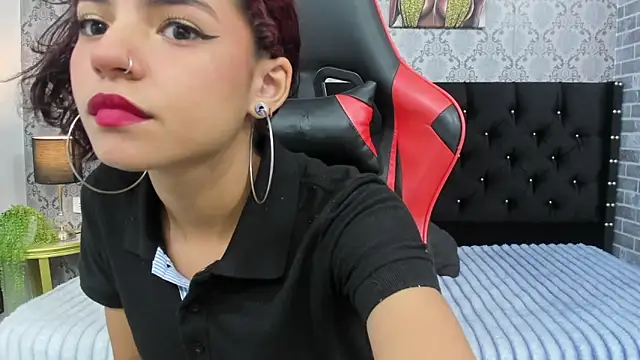 Snapshot of Kittypetite11 chatting on 09.12.25 Kittypetite11 online show from 09.12.25