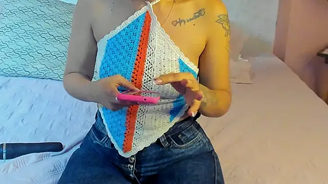 Snapshot of Emilly_Beaumont chatting on 09.18.25 Emilly Beaumont online show from 09.18.25