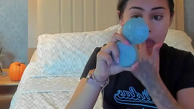 Snapshot of Emilly_Beaumont chatting on 10.14.25 Emilly Beaumont online show from 10.14.25
