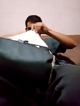 Snapshot of Golonzo1996 chatting on 10.08.25 Golonzo1996 online show from 10.08.25