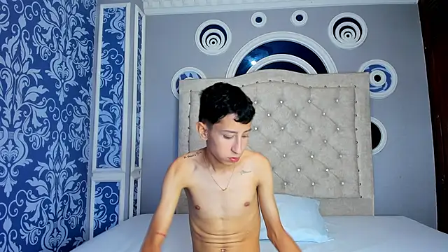 Snapshot of spicyslim_ chatting on 11.04.25 spicyslim online show from 11.04.25