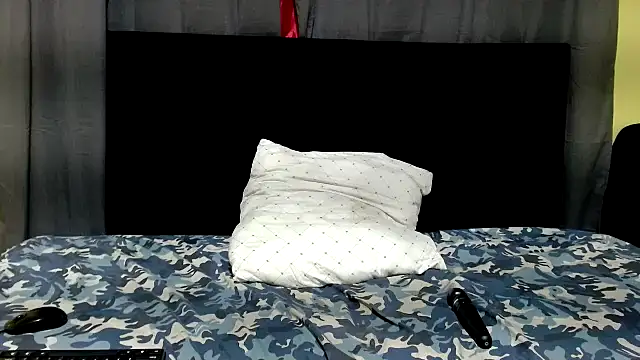 DarkBubble18 online show from 10.17.25