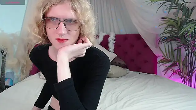 Snapshot of HarryBrain_ chatting on 11.01.25 HarryBrain  online show from 11.01.25