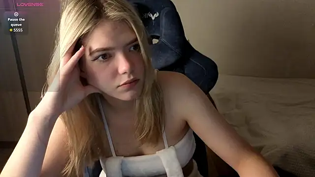 Snapshot of KatanaSVibe chatting on 10.01.25 KatanaSVibe online show from 10.01.25