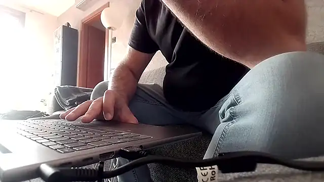 Snapshot of cucciolotto76 chatting on 11.08.25 cucciolotto76 online show from 11.08.25