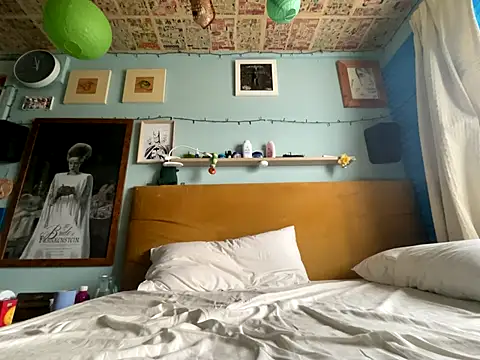 Snapshot of WriggleQuest chatting on 09.12.25 WriggleQuest online show from 09.12.25