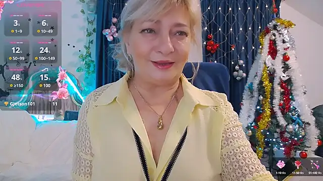 Snapshot of HypnotikCate chatting on 12.22.24 HypnotikCate online show from 12.22.24