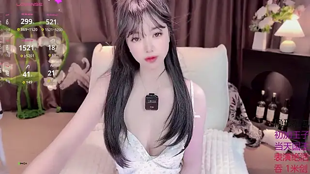 Snapshot of Yaievan0-0 chatting on 10.13.25 Yaievan0-0 online show from 10.13.25