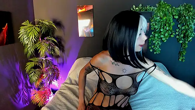 Evelyn Russoo online show from 09.24.25