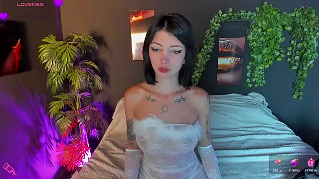 Evelyn Russoo online show from 10.18.25