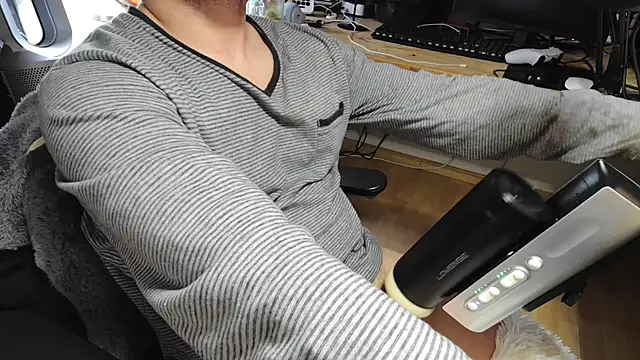 Snapshot of BenReich chatting on 10.27.25 BenReich online show from 10.27.25