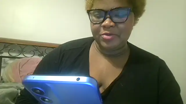 Snapshot of techprincessxx chatting on 11.09.25 techprincessxx online show from 11.09.25