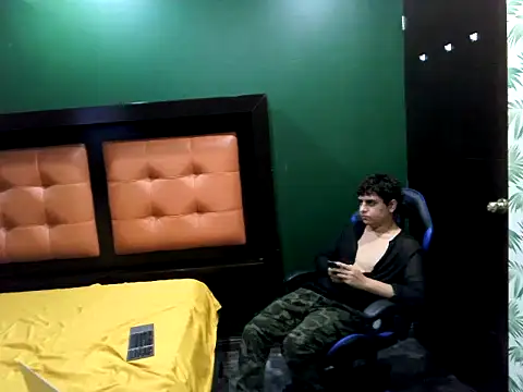 Snapshot of Thiagoforyou chatting on 10.29.25 Thiagoforyou online show from 10.29.25