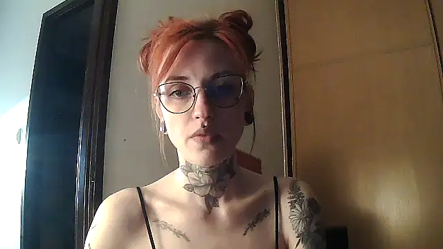 Snapshot of Zelesuida chatting on 09.09.25 Zelesuida online show from 09.09.25