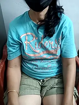 Snapshot of ammala_honey chatting on 10.05.25 ammala honey online show from 10.05.25