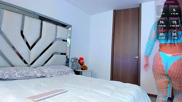 Snapshot of Michelle_Ferrerr chatting on 10.24.25 Michelle Ferrerr online show from 10.24.25