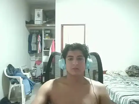 Snapshot of wilsoncrazz chatting on 10.14.25 wilsoncrazz online show from 10.14.25